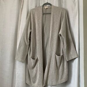 Donni Women’s light gray/cream oversized kimono like cardigan OSFA